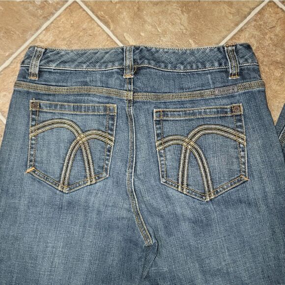 ☆ Liz Claiborne Slim Bootcut Jeans w Designed Embroidered Back Pockets Size 8 ☆ - Picture 4 of 9